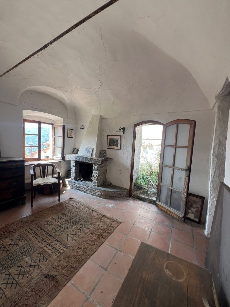 Ref. 730  Turmhaus zum renovieren mit Dachterrasse, Meerblick -Grundstück in Dolcedo