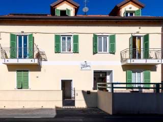 Ref. 822 Villa mit Garten in ruhiger Lage – Interessant auch für Investoren in Albenga