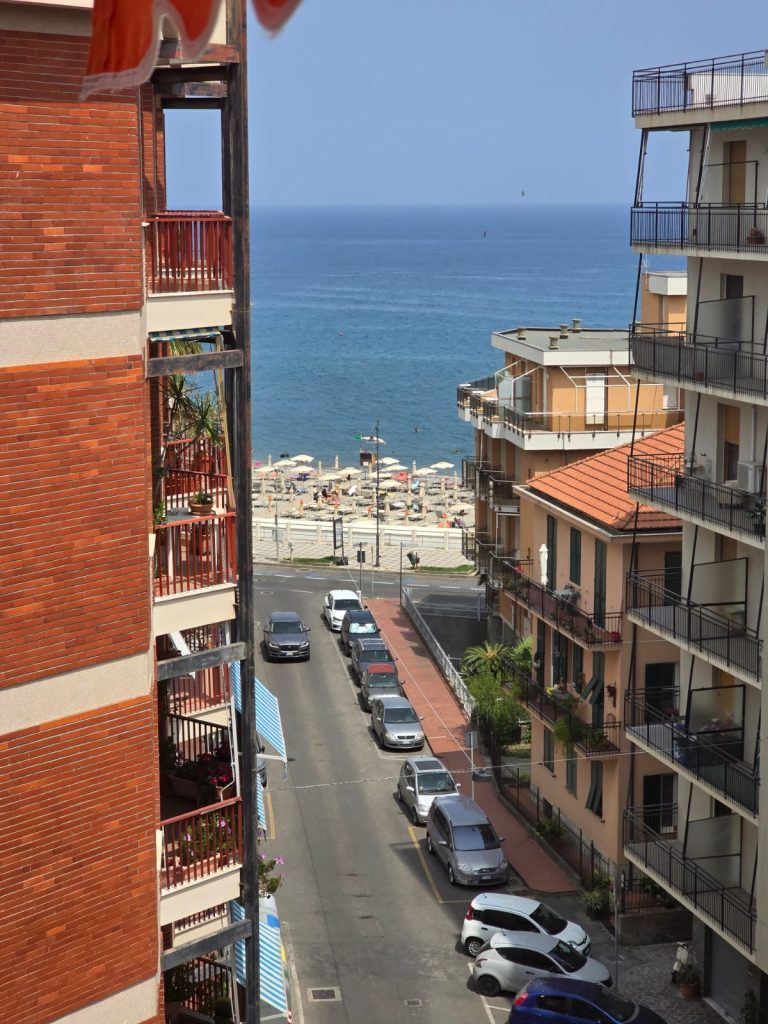 Ref. 823 Meerblick inklusive: Zweizimmerwohnung in Top-Lage von Albenga
