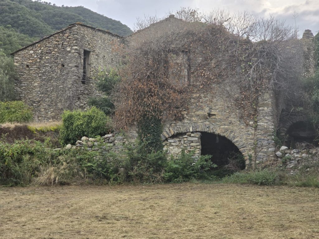 Ref. 829  Charaktervolles Naturstein-Rustico mit ca. 800 m² Grundstück in Ortovero