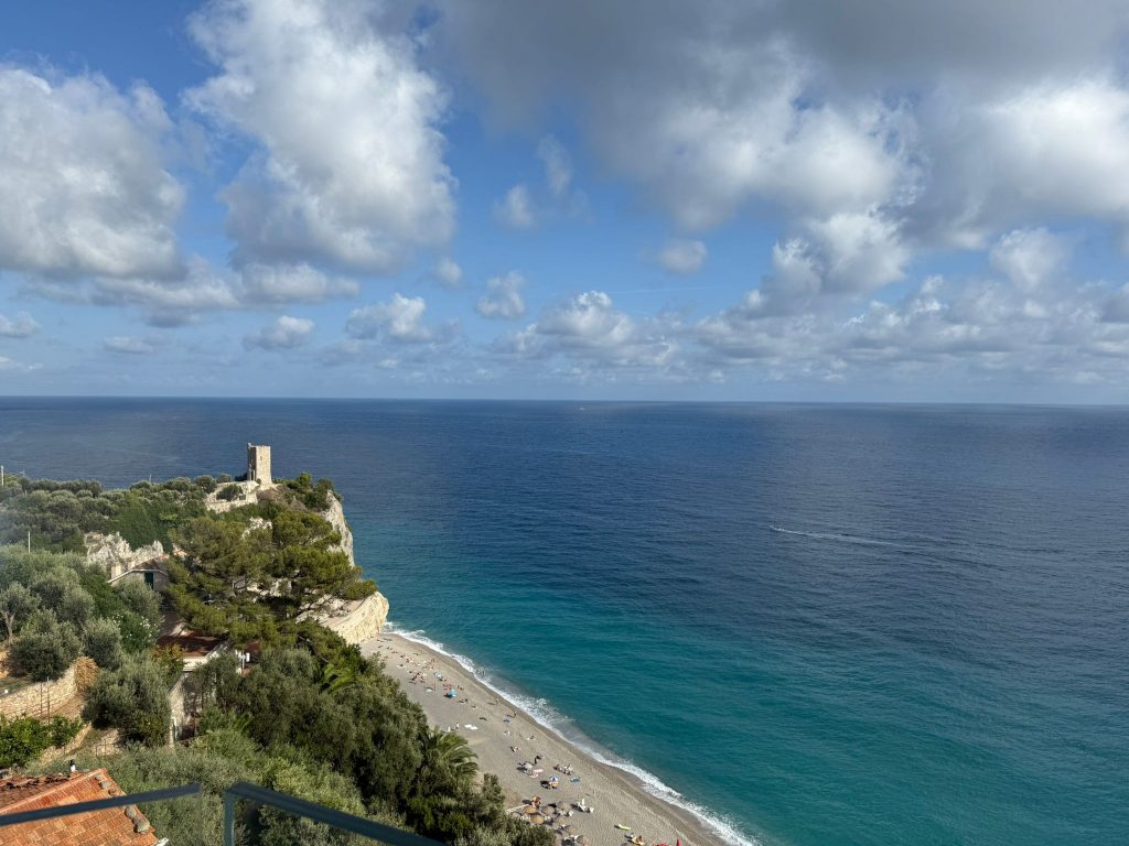 Ref. 837 FINALE LIGURE Pivatsphäre & Meerblick: seltene Immobilie in Ligurien