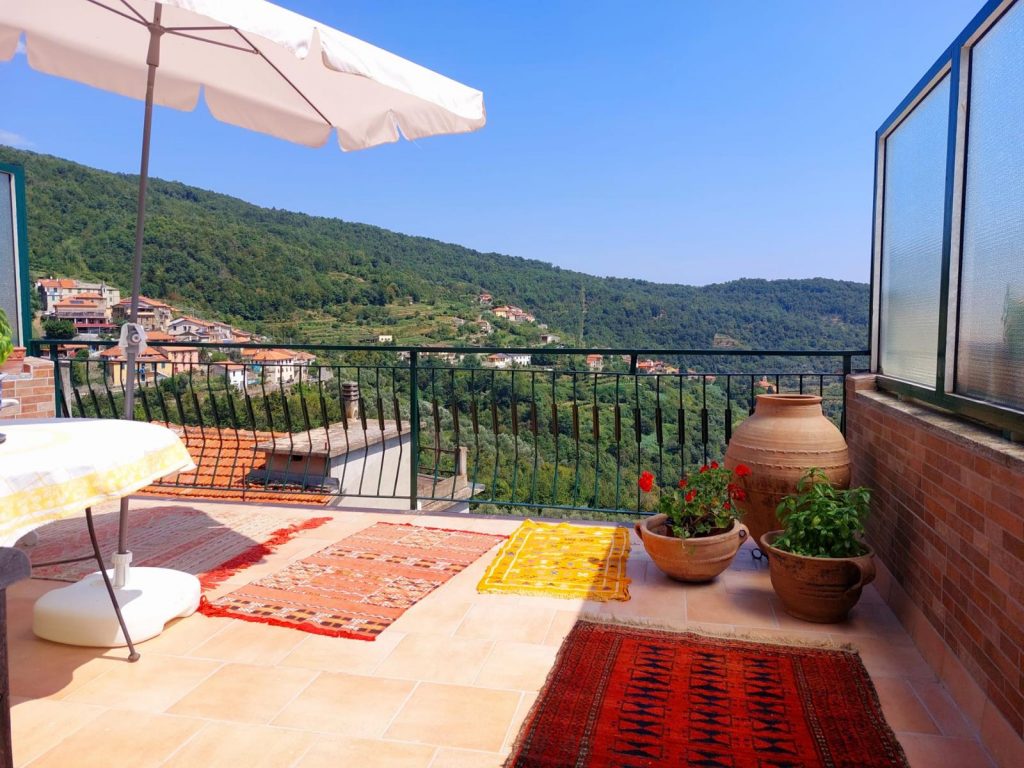 Ref.838 Rustico mit Panorama­blick und Olivenhain in Borghetto d’Arroscia
