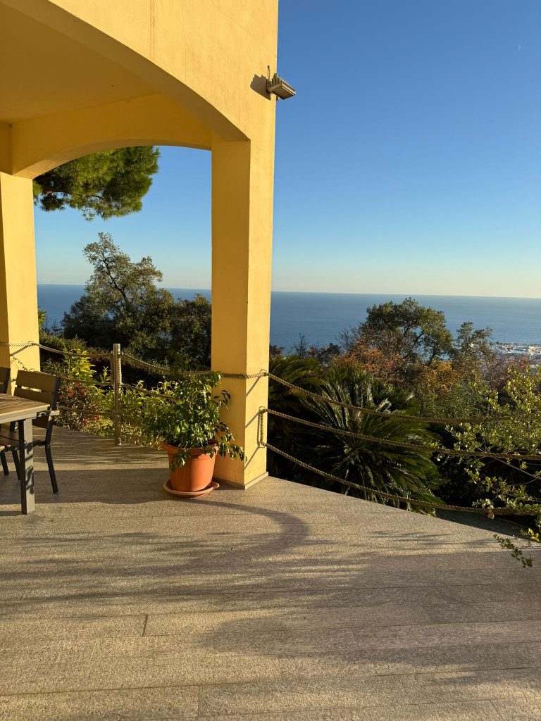 Ref. 857 Luxuriöse Villa mit Park und Meerblick in Pietra Ligure