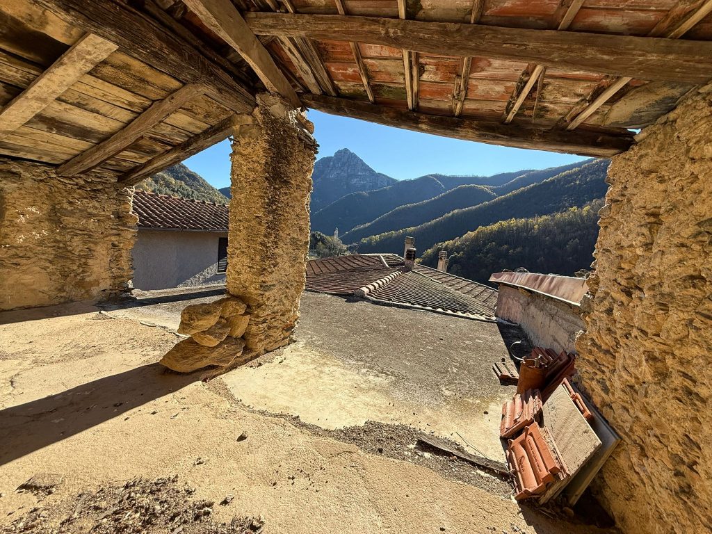 Ref. 900 Ligurischer Traum – Großes Altstadthaus mit Ausbaupotenzial & Ferienvermietung in Nasino