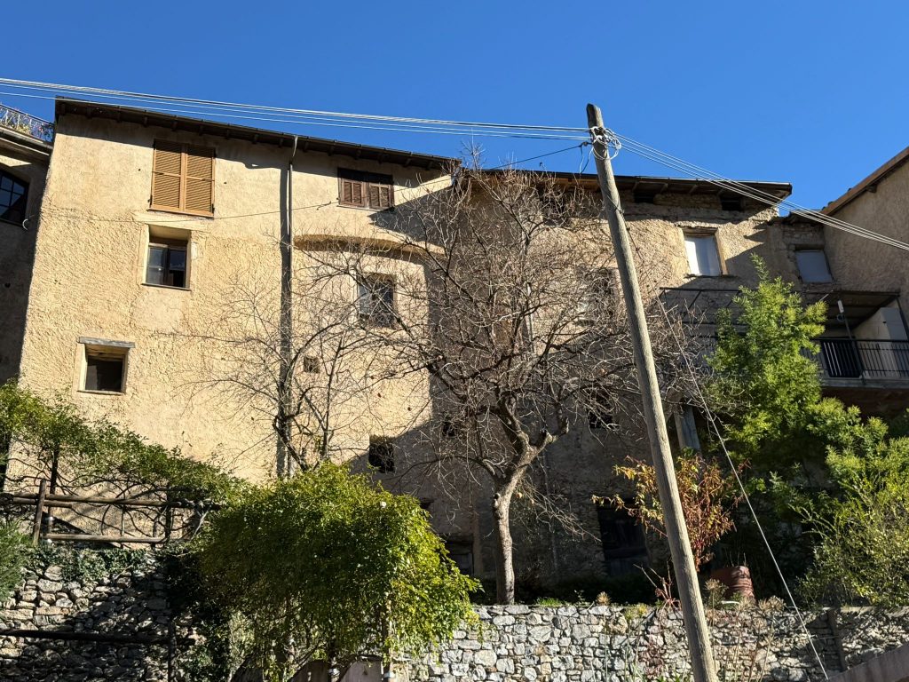 Ref. 900 Ligurischer Traum – Großes Altstadthaus mit Ausbaupotenzial & Ferienvermietung in Nasino