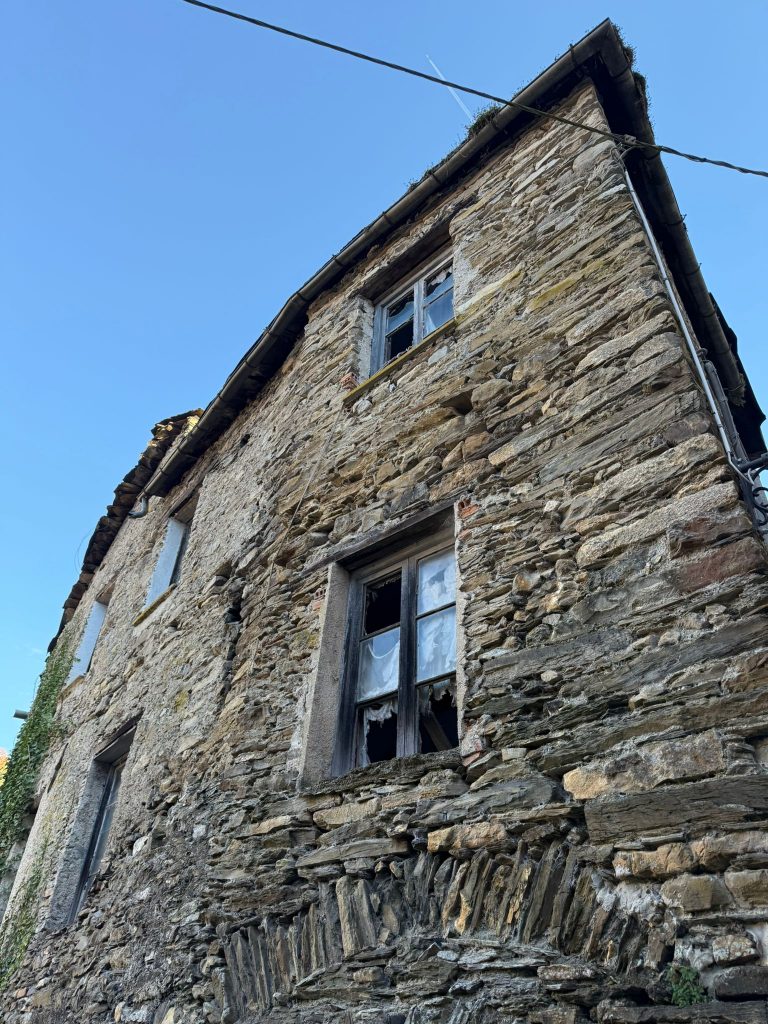 Ref. 905 Einzigartiges Stein-Rustico in ruhiger Lage nahe Imperia und Albenga / Ponti di Pornassio